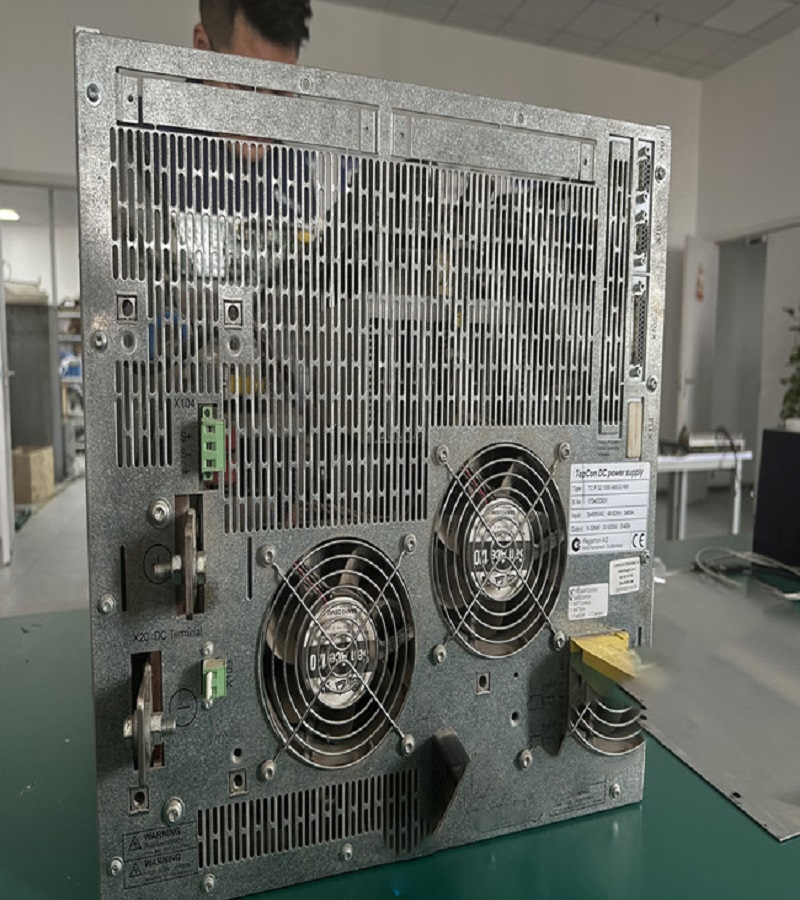 拓普康直流電源TP.C.10KW系列維修-負載能力差維修方法 故障現(xiàn)象一：電源負載能力差 電源負載能力差是一個常見的故障，一般都是出現(xiàn)在老式或是工作時間長的電源中，主要原因是各元器件老化，開關管的工作不穩(wěn)定，沒有及時進行散熱等。此外還有穩(wěn)壓二極管發(fā)熱漏電，整流二極管損壞等。 維修方法：用萬用表著重檢查一下穩(wěn)壓二極管，高壓濾波電容，限流電阻有無變質等再仔細檢查一下電路板上的所有焊點是否開焊，虛接等。把開焊的焊點重新焊牢，更換變質的元器件，一般故障即可排除。 故障現(xiàn)象：無直流電壓輸出，但保險絲完好 這種現(xiàn)象說明開關電源未工作，或者工作后進入了保護狀態(tài)。 維修方法：首先應判斷一下開關電源的主控芯片UC3842是否處在工作狀態(tài)或已經(jīng)損壞。判斷方法是這樣的：加電測UC3842的第7腳對地電壓，若測第8腳有+5V電壓，1，2，4，6腳也有不同的電壓，則說明電路已起振，UC3842基本正常;若7腳電壓低，其余管腳無電壓或不波動，則UC3842已損壞。UC3842芯片損壞最常見的是6，7腳對地擊穿，5，7腳對地擊穿和1，7腳對地擊穿。如果這幾只腳都為擊穿，而開關電源還是不能正常啟動，則UC3842必壞，應直接更換。若判斷芯片未壞，則就著重檢查開關功率管的柵極(G極)的`限流電阻是否開焊，虛接，變值，變質以及開關功率管本身是否性能不良。除此之外，電源輸出線也有可能斷線或接觸不良也會造成這種故障。因此在維修時也應注意檢查一下。